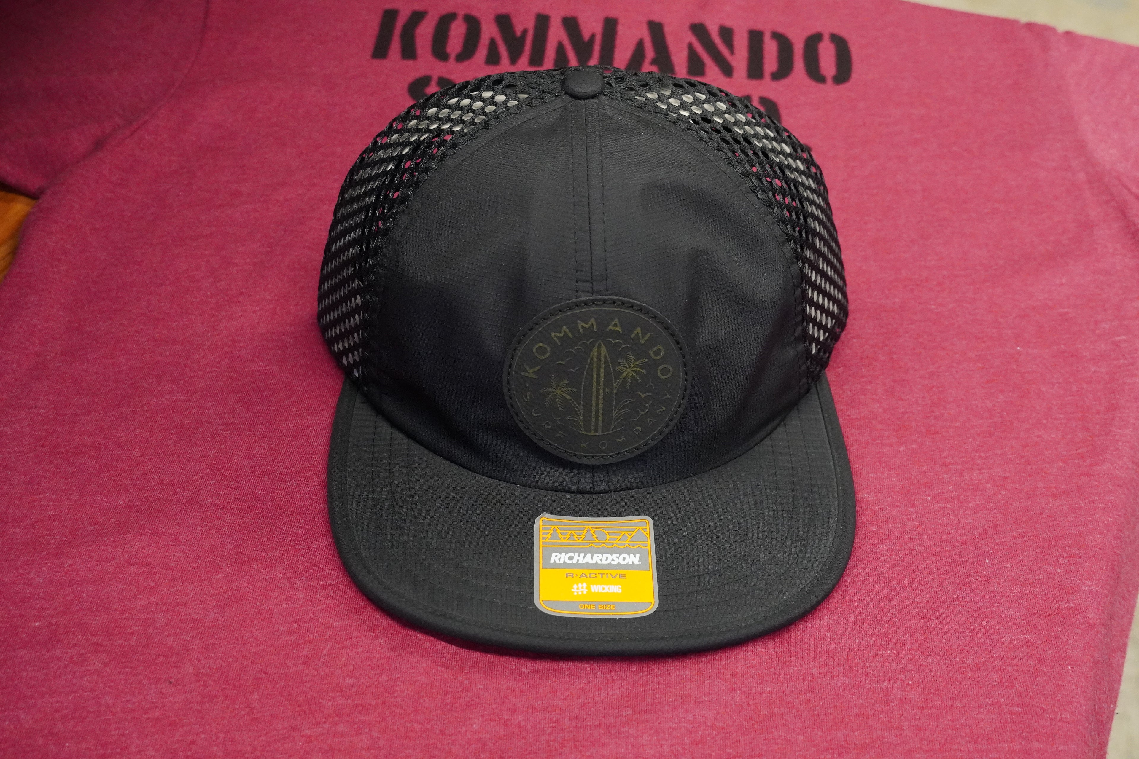 Medallion Wide Set Mesh Hat