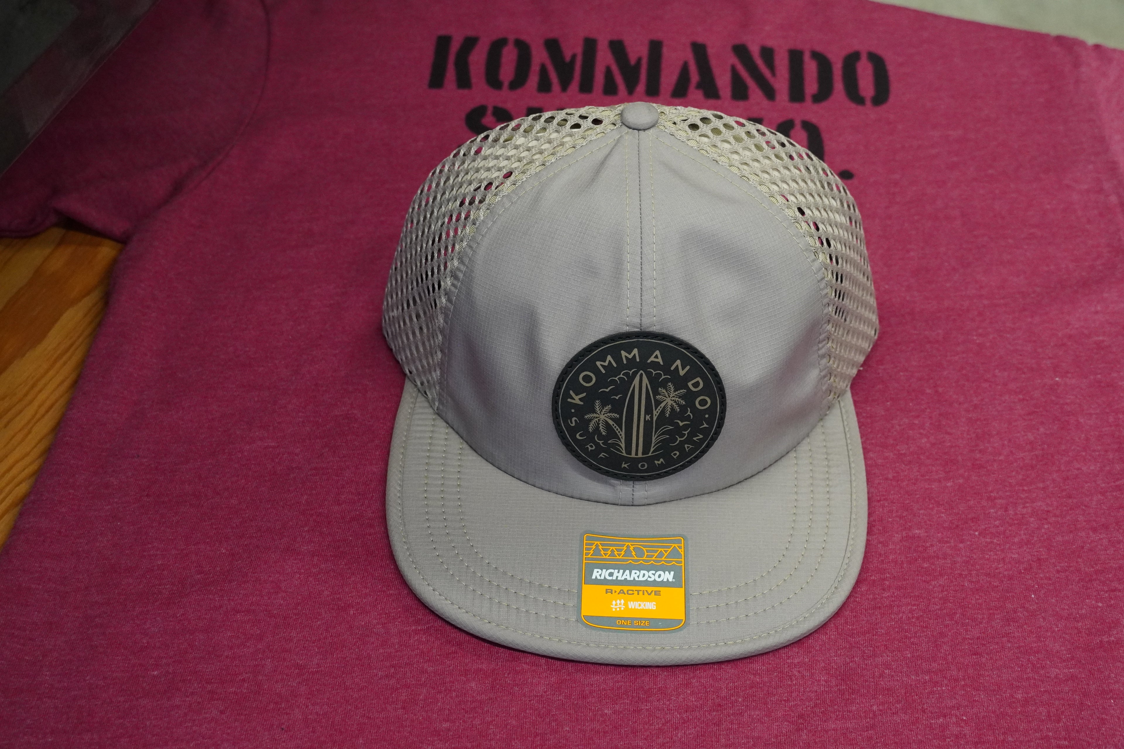 Medallion Wide Set Mesh Hat